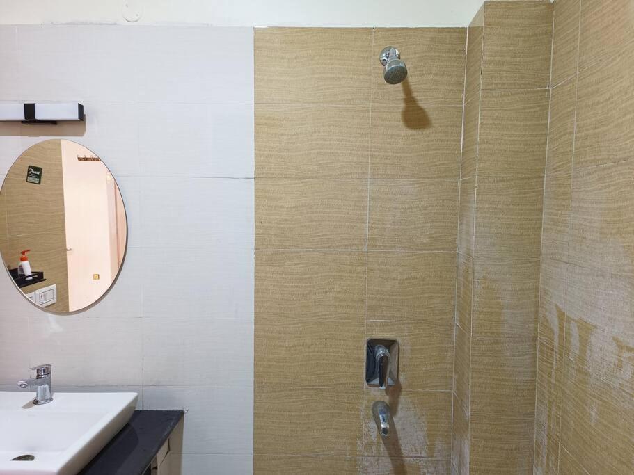 Siddha Xanadu 313, Poolside Near Airport, Cc2 Mall Apartment Kolkata