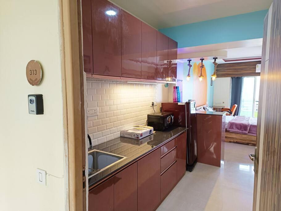 Siddha Xanadu 313, Poolside Near Airport, Cc2 Mall Apartment