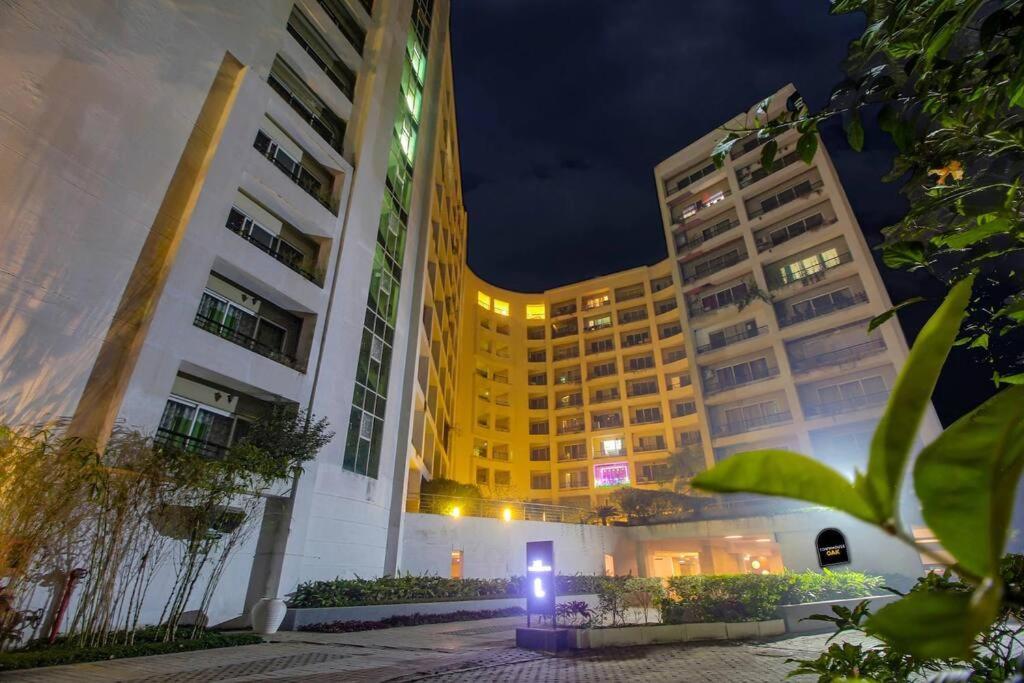 Siddha Xanadu 313, Poolside Near Airport, Cc2 Mall