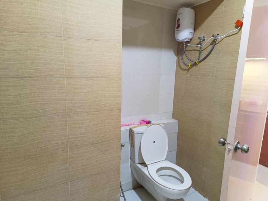 Siddha Xanadu 313, Poolside Near Airport, Cc2 Mall *